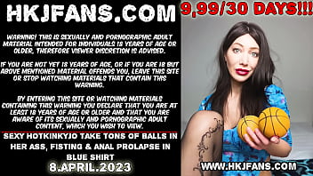 La sexy Hotkinkyjo prende tonnellate di palle nel culo, fisting e prolasso anale in camicia blu