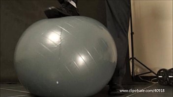 DOMINANT BUILDER AND TRAMPLES BIG BALLOON - 100