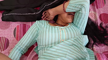 Красивая горячая девушка Прия впервые болезненно занимается сексом с чистым хинди аудио сводной сестры