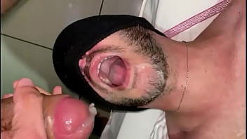 Big dick cumming in the mouth