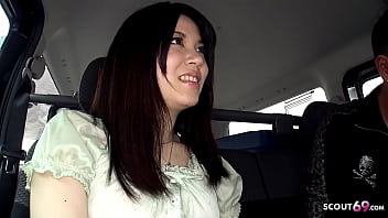 Застенчивая японка Мадока Араки соблазняет сосать член незнакомца в машине