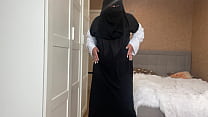 ヒジャブのアラブ人熟女がポルノを見て脈動オーガズムを得る