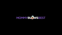 MommyBlowsBest - Грудастые большие сиськи мачехи снаружи, пока она сосет мой член