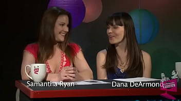 Саманта и Дана знакомятся с молодой женщиной Сенси Перл на Kinky and Creepy Show.