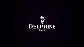 Delphine Films – Das sexy Dienstmädchen Kira Noir weiß, wie sie ihre Kunden zufriedenstellt