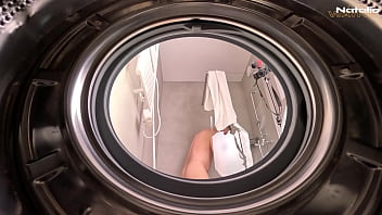 Stepsis au gros cul baisée durement alors qu'elle est coincée dans une machine à laver