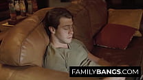 FamilyBangs.com ⭐ Хороший пасынок балует свою плачущую мамочку, Сильвию Сэйдж, Сет Гэмбл