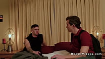 Vecino follando anal con universitario gay en el dormitorio