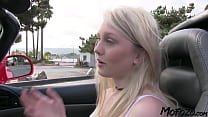 MOFOZO.com - Véritable vidéo de sexe amateur maison avec une blonde de 18 ans