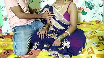 Un garçon voisin a baisé sa femme nouvellement mariée après une pipe ! voix hindi