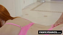 FamilyBangs.com ⭐ Verführerische Blondine massiert ihre süße Stiefschwester Madison Morgan und Haley Reed