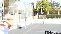 FEMINGE 4K - Video lesbo interrazziale con la talentuosa giocatrice di basket