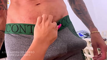 Un ragazzo con un grosso cazzo ha riempito di sperma la bocca di Safadinha do Forró