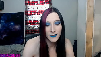 Hot trans cam milf tugs her big clitty for a viewer